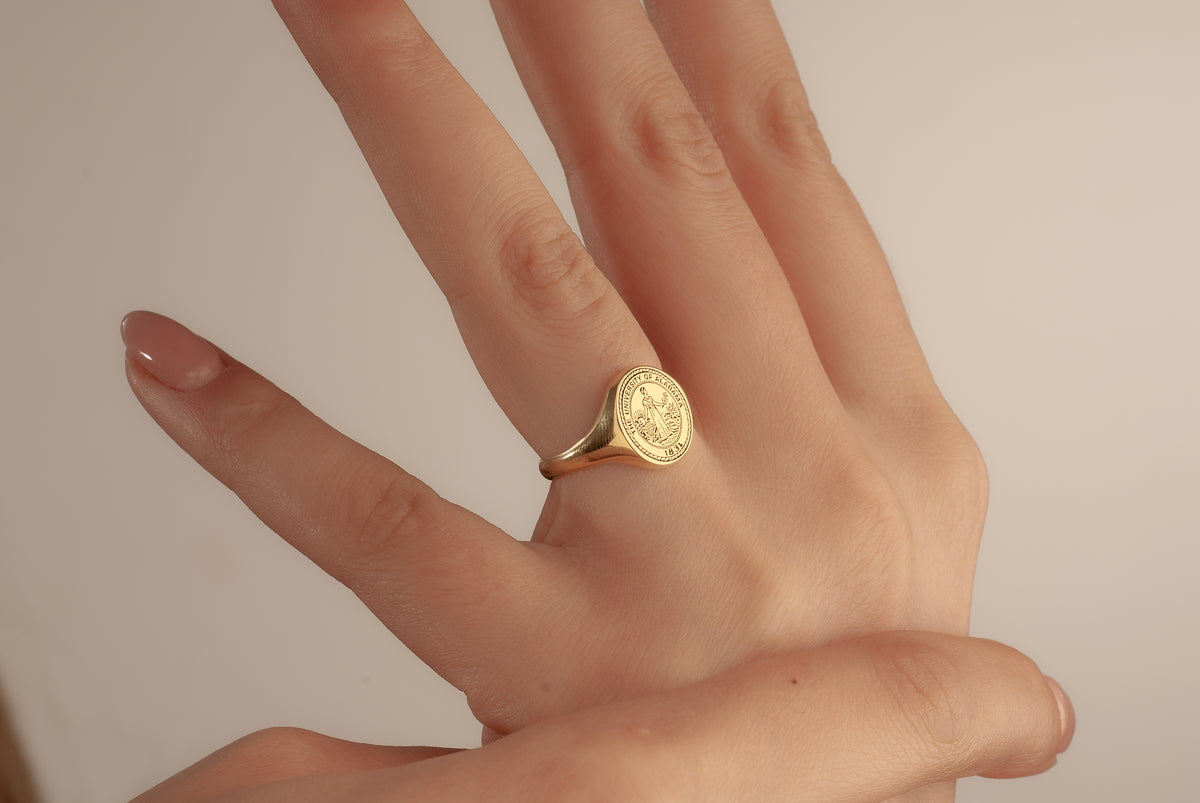 How to order a custom school emblem class ring