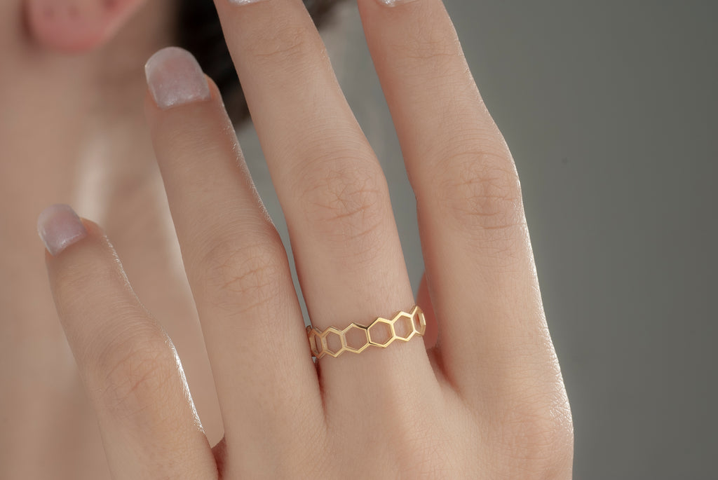 Stackable honeycomb bee ring in yellow gold