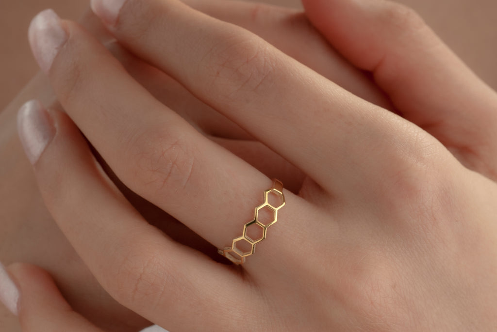 14K Gold Honeycomb Ring – Dainty Geometric Bee Ring
