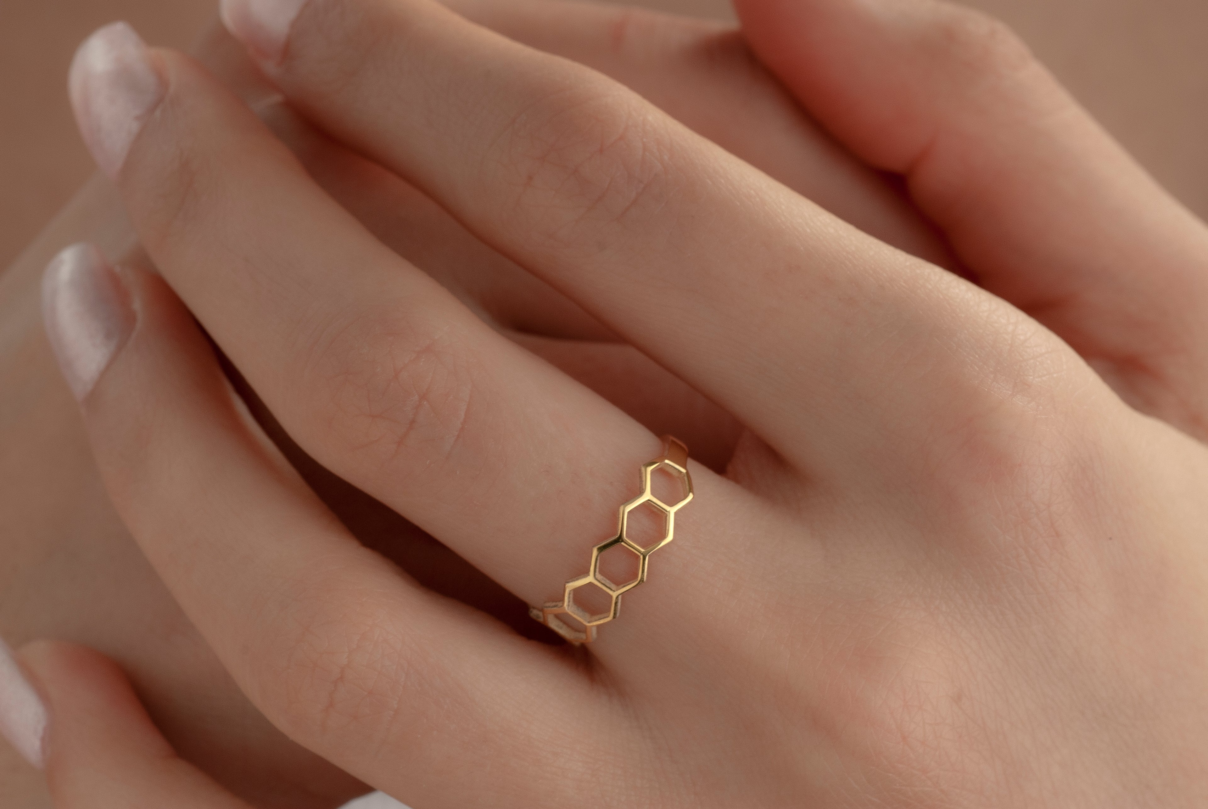 14K Gold Honeycomb Ring – Dainty Geometric Bee Ring