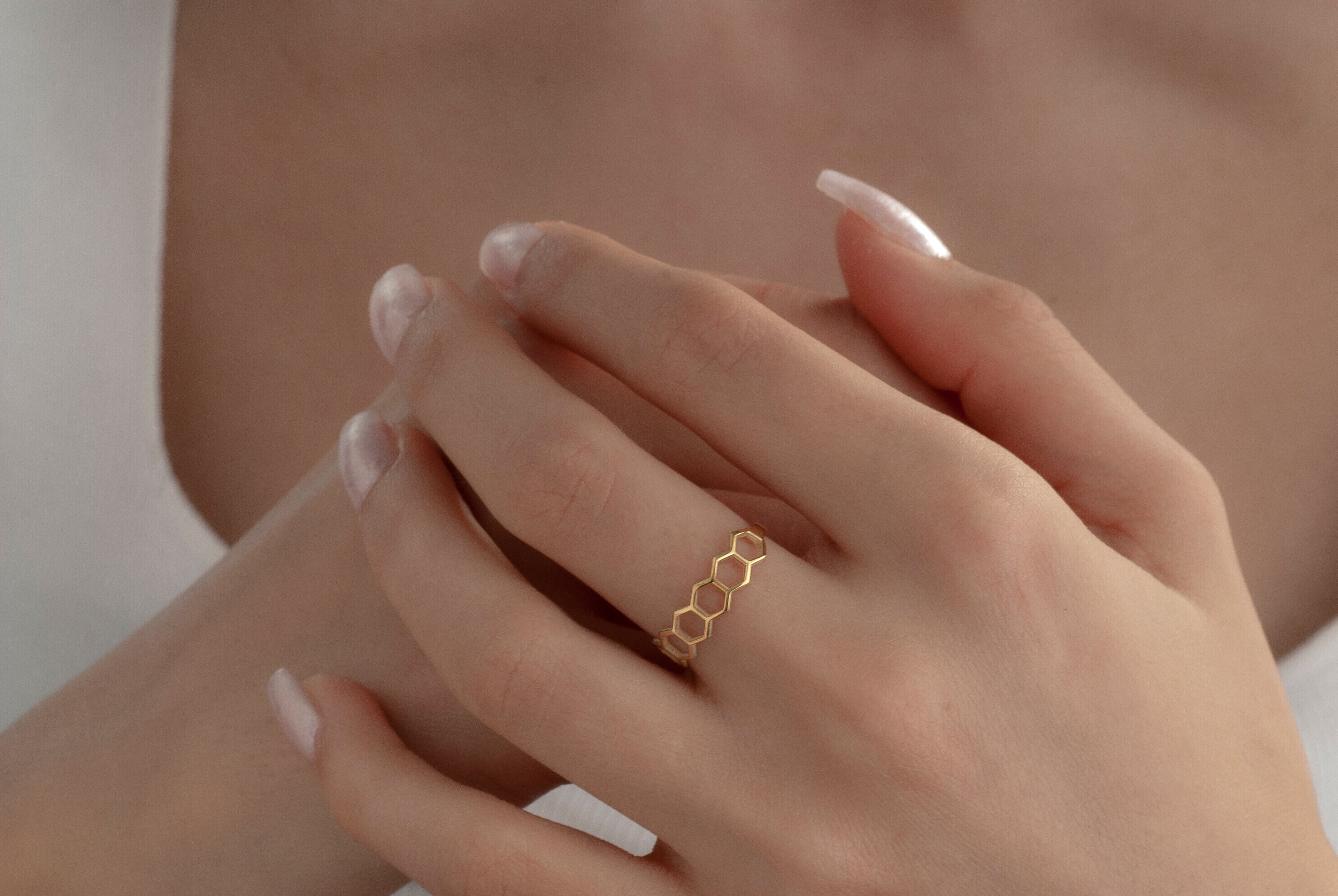 14K Gold Honeycomb Ring – Dainty Geometric Bee Ring