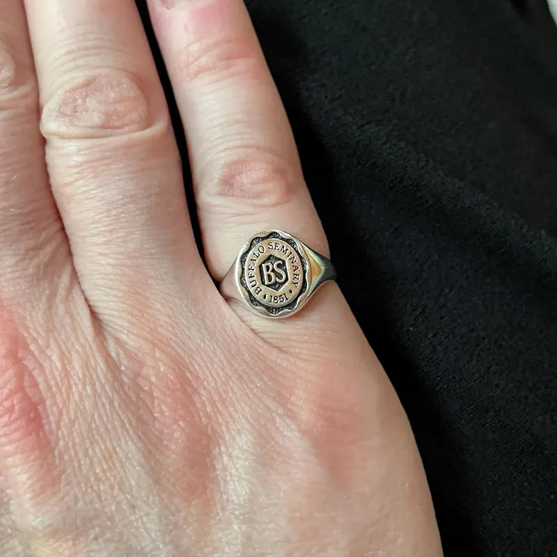 Personalized graduation ring with university crest
