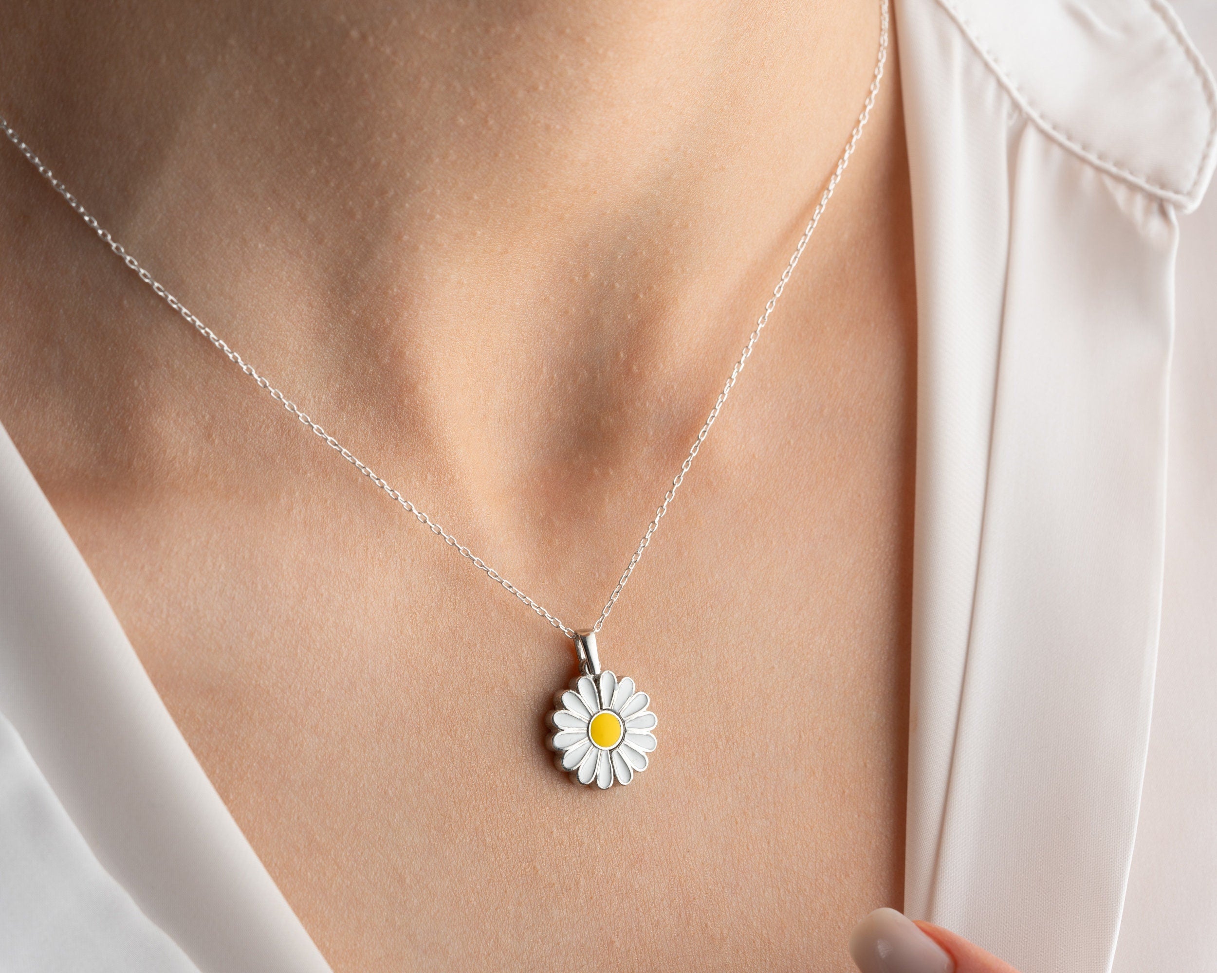 Daisy Bloom Secret Necklace, Personalized 925 Silver Necklace, Personalized Gold Daisy Name Necklace, Dainty Charm Pendant, Daisy Pendant