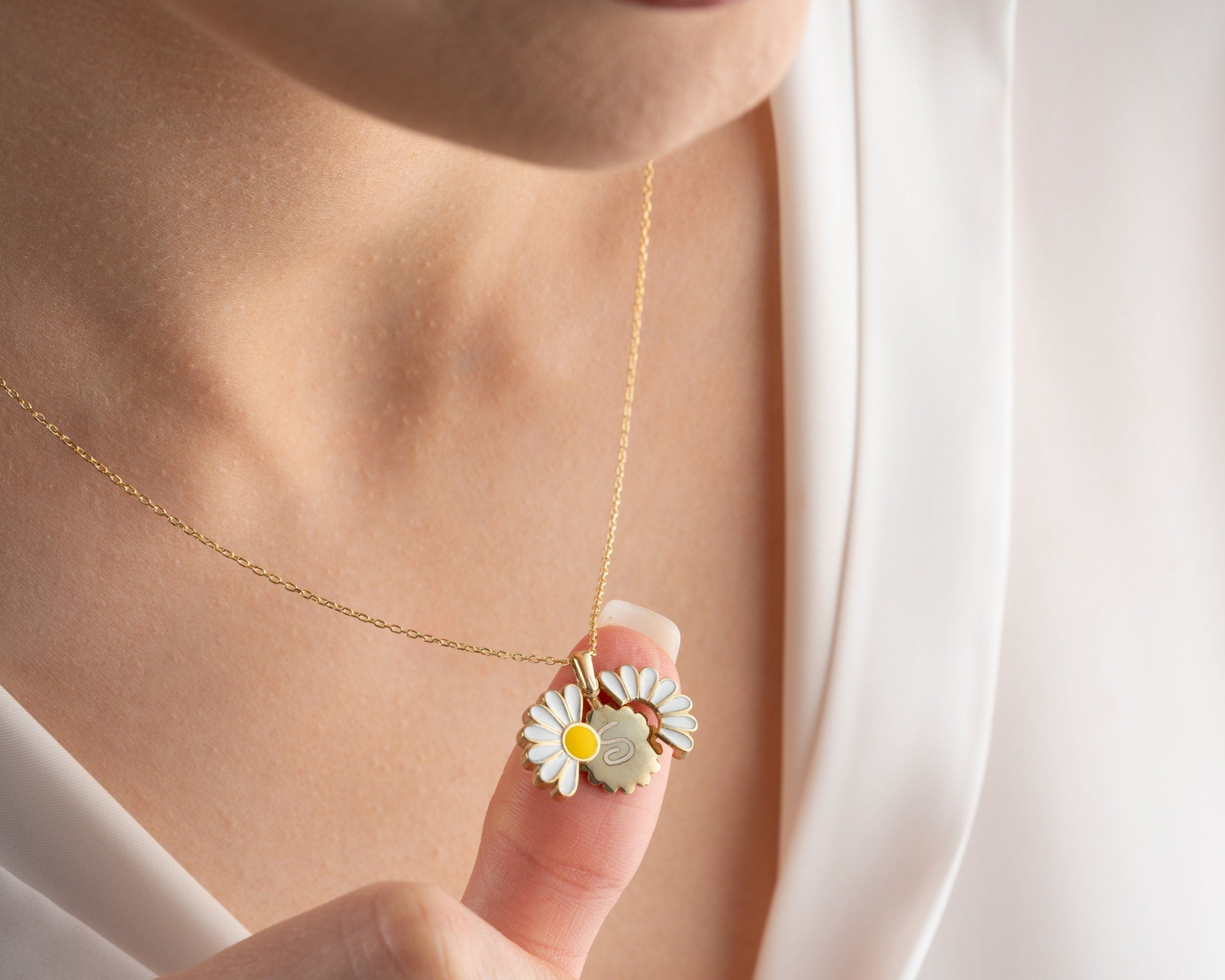 Daisy Bloom Secret Necklace, Personalized 925 Silver Necklace, Personalized Gold Daisy Name Necklace, Dainty Charm Pendant, Daisy Pendant