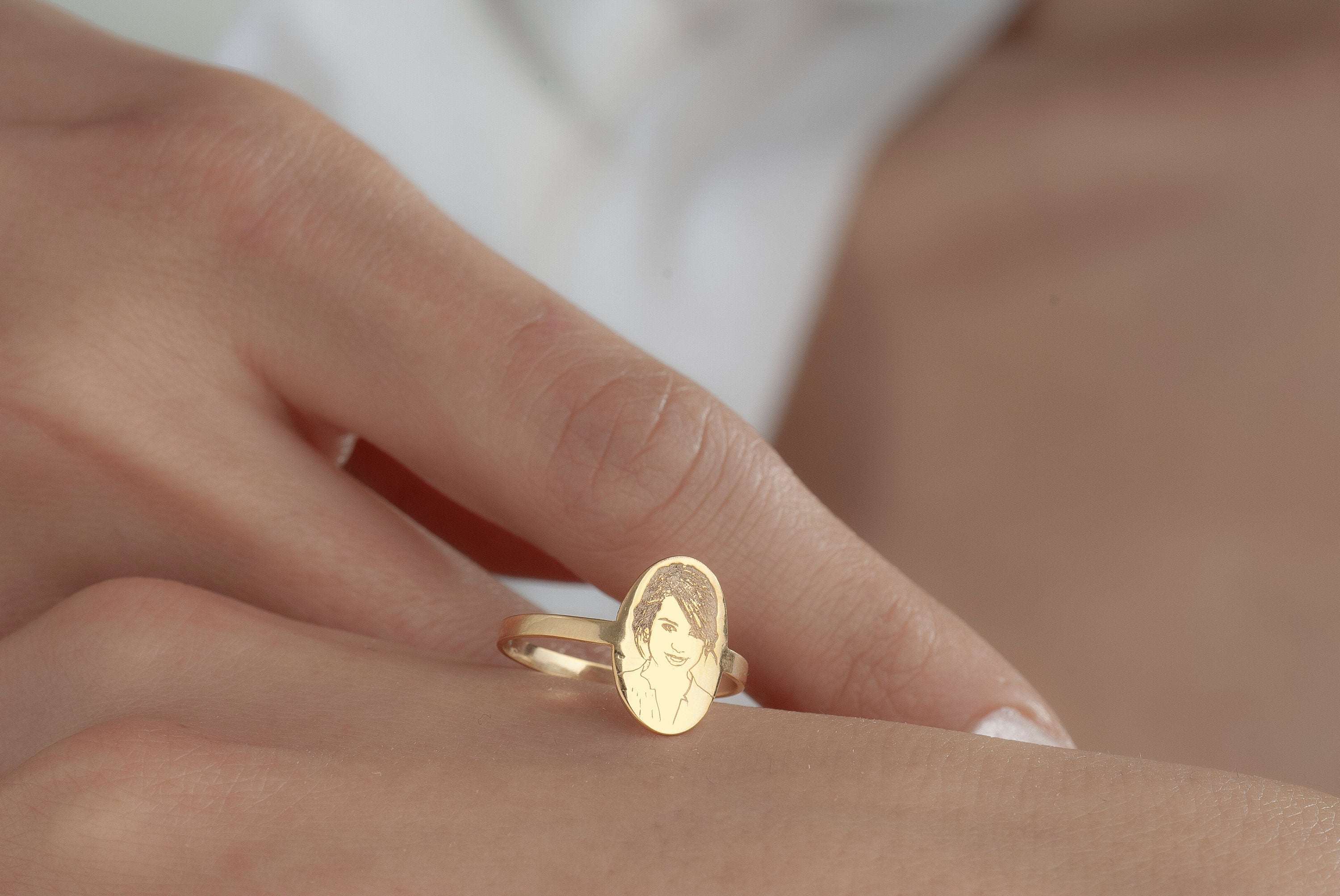 Personalized Photo Engraved Ring in 14K Gold, Silver Portrait Ring, Custom Photo Ring, Custom Picture Ring, Memorial Ring, Gift for Mom