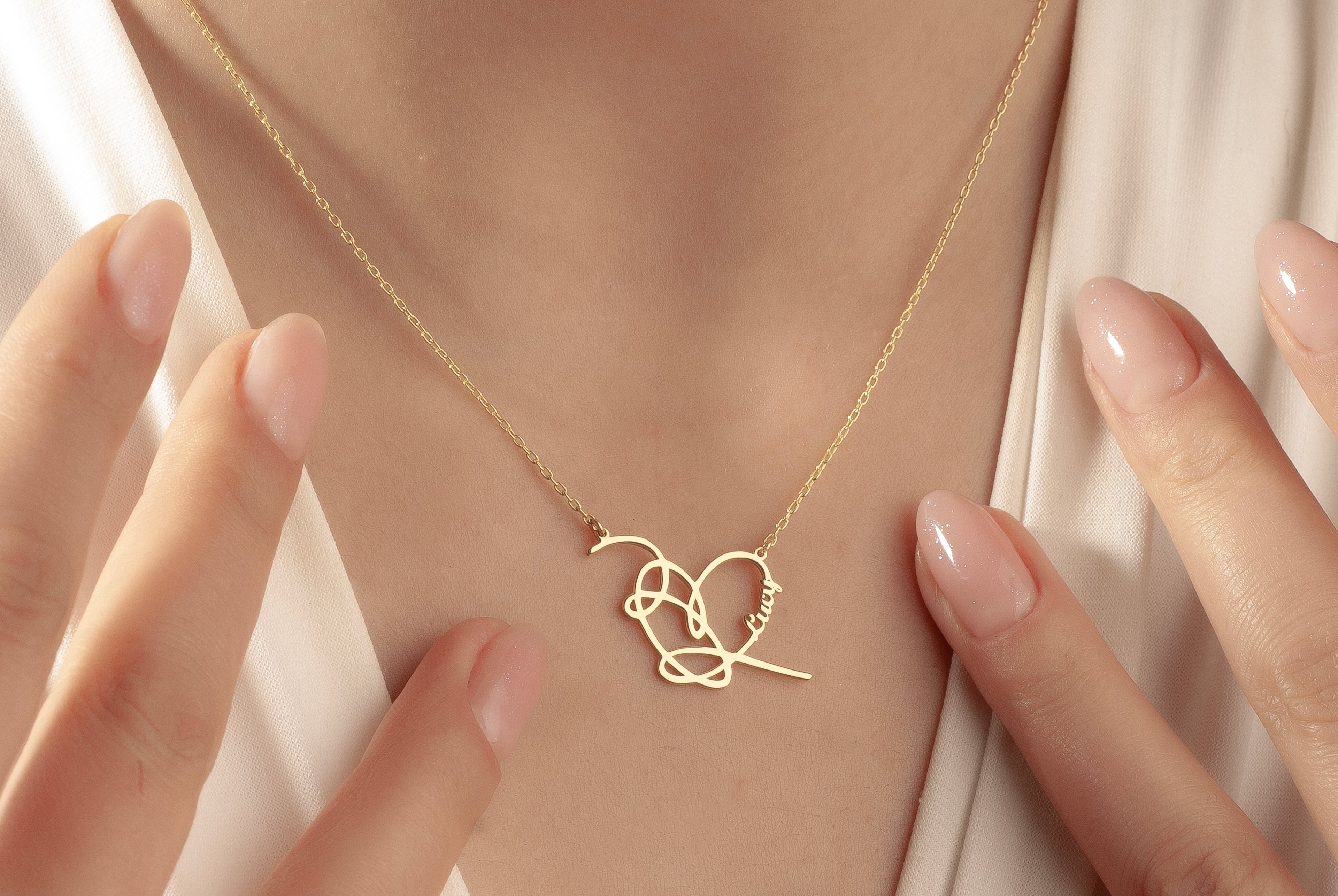 Heart necklace personalized with the word Love