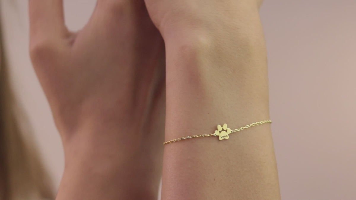 Custom pet bracelet with one personalized paw charm