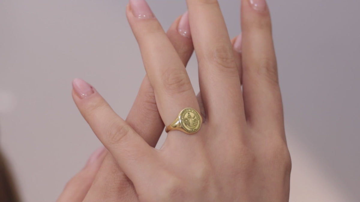 Personalized graduation class ring in solid 14K yellow gold