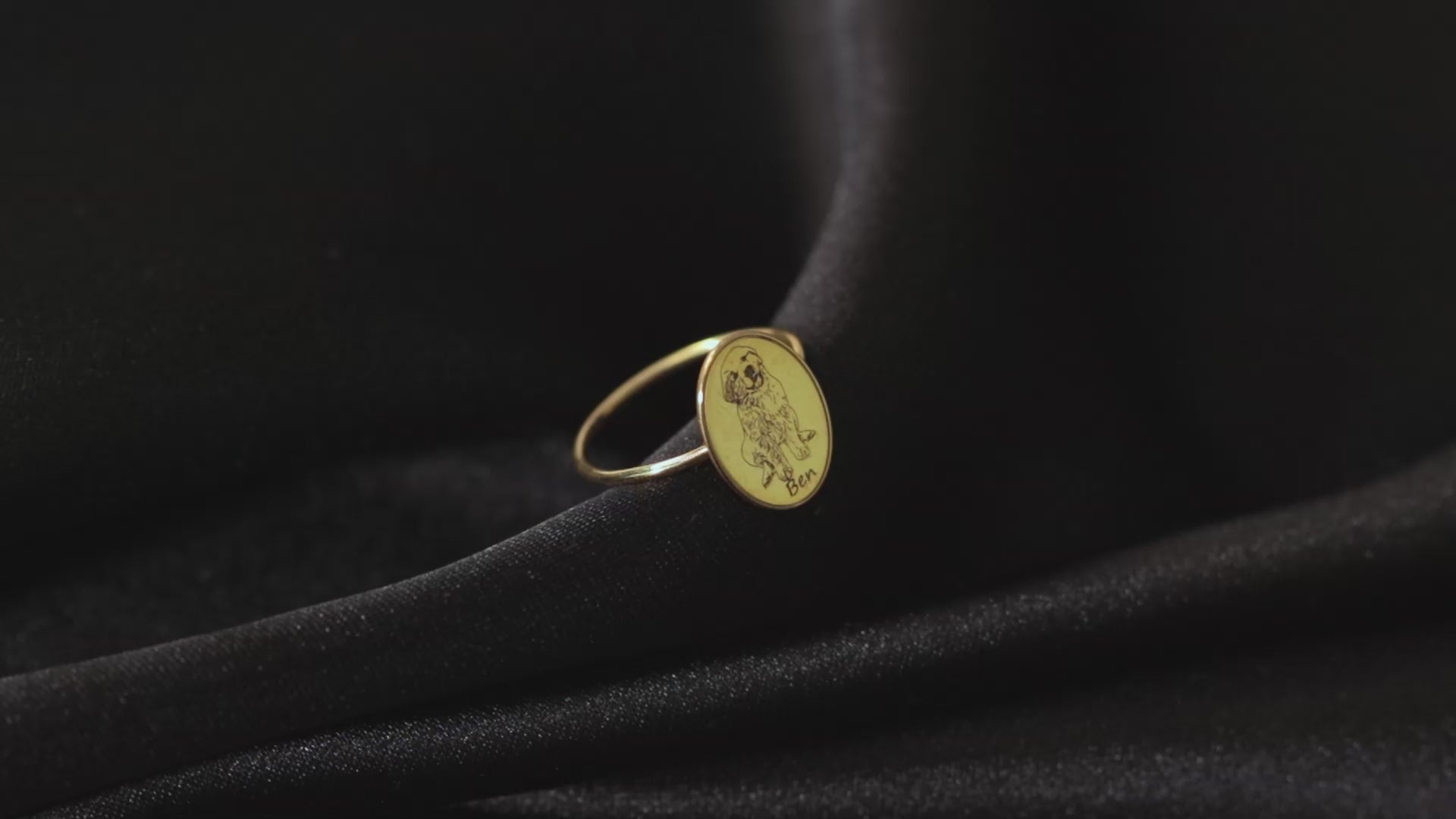 Personalized 14K Gold Pet Portrait Signet Ring – Engraved from Your Photo